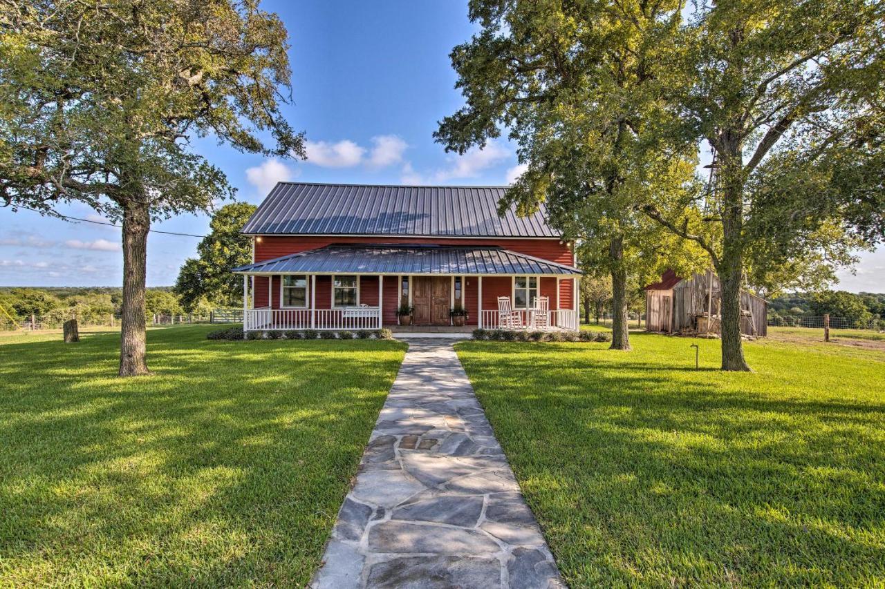 Peaceful Schulenburg Farmhouse With Fire Pit And Grill Exterior foto