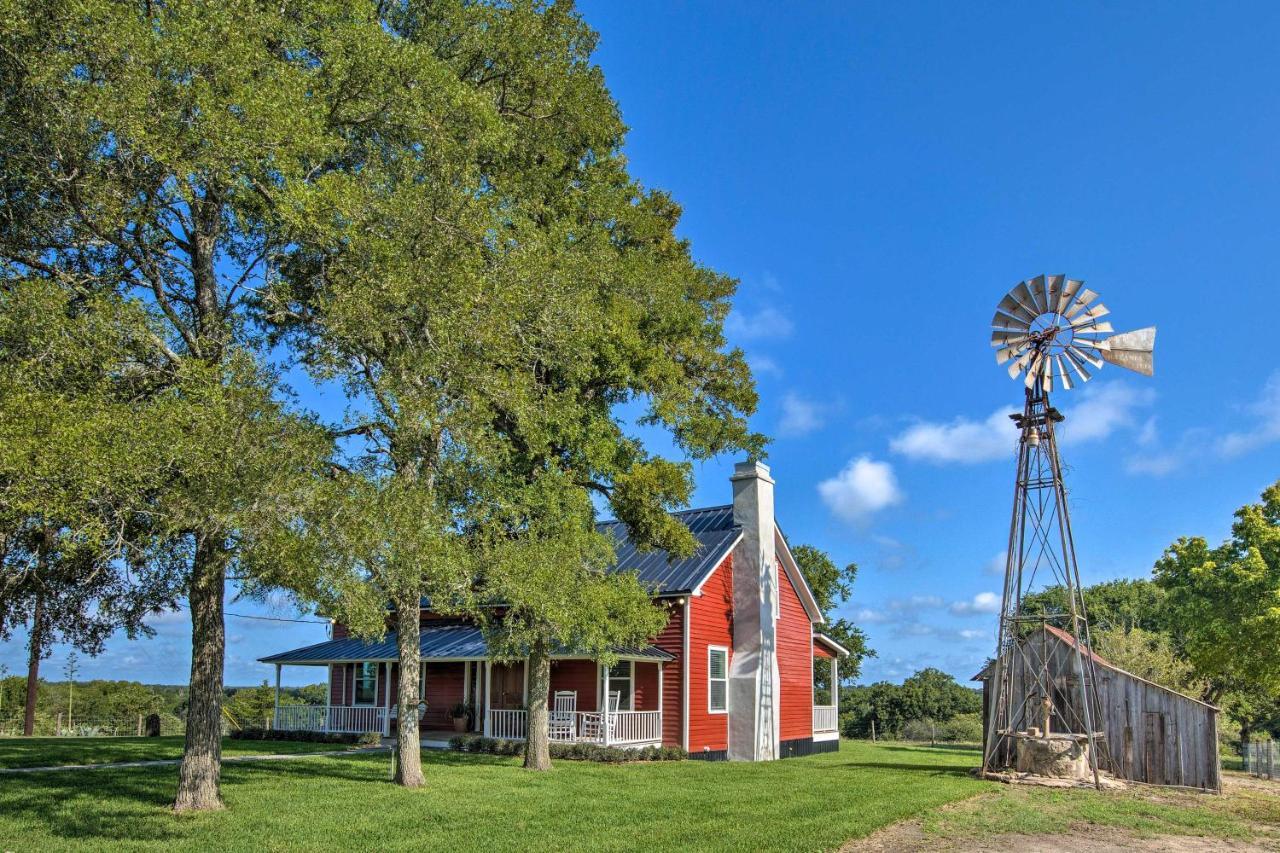 Peaceful Schulenburg Farmhouse With Fire Pit And Grill Exterior foto